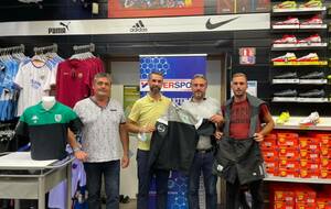 Merci à INTERSPORT Lescar et à notre partenaire RENOV &amp; CO 64 pour cette remise des packs Séniors 👏🏻